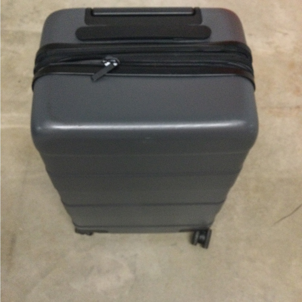 Gray Hardshell Spinner Carry-On Luggage - Unbranded